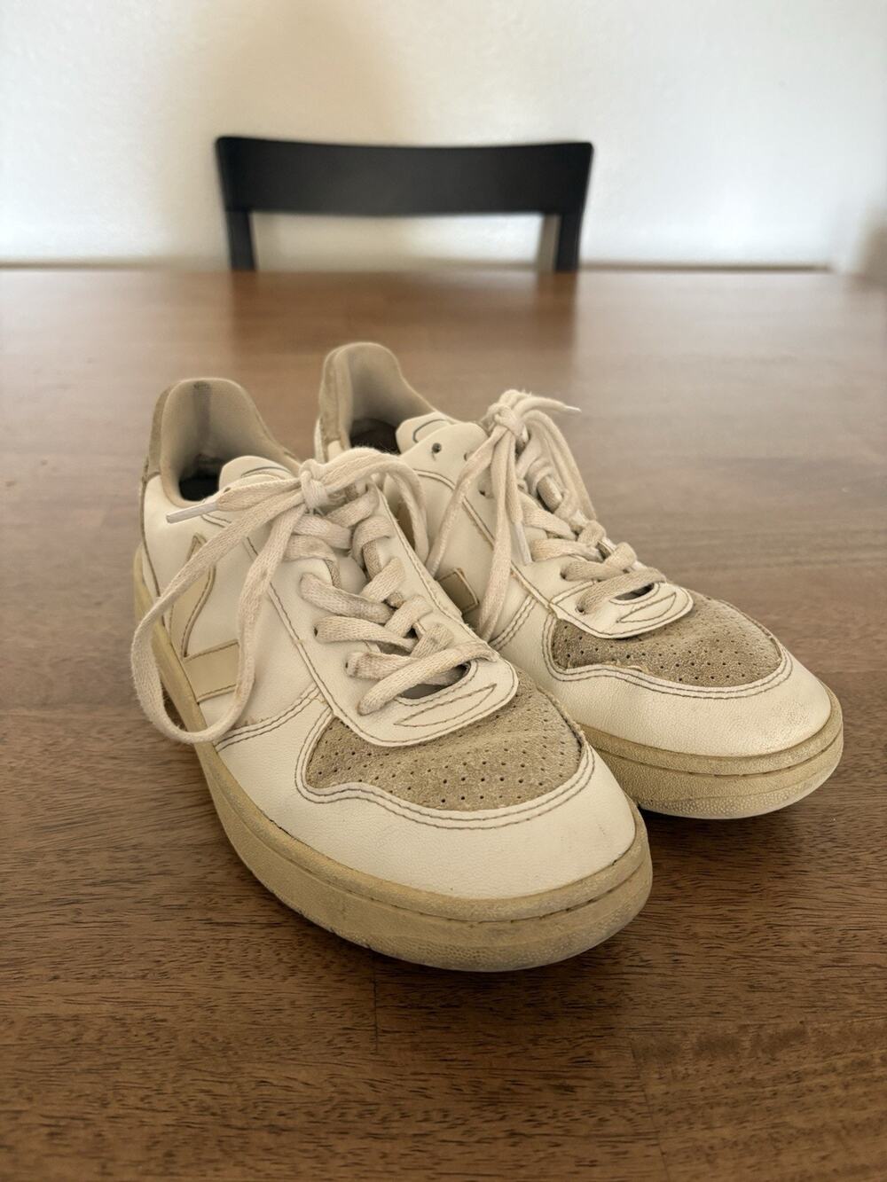 Veja Woman V-10 Leather Pure Calcaire (White and Beige) Sneakers Size US 8 EUC
